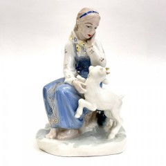 Скульптура "Аленушка с козленком"